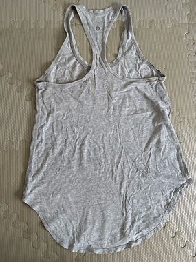 Lululemon gray tank